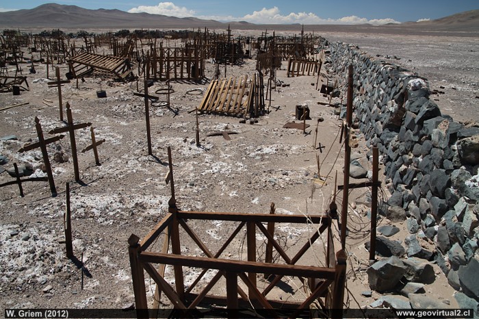 Cementerio del pueblo en el Desierto de Atacama