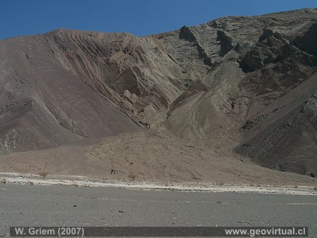 Cono aluvial en la precordillera de los Andes de Atacama