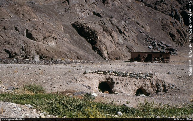 Casa con cavernas, Qda. Cha�aral Alto, Atacama Chile