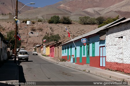 Calle en el pueblo El Transito (Atacama, Chile)