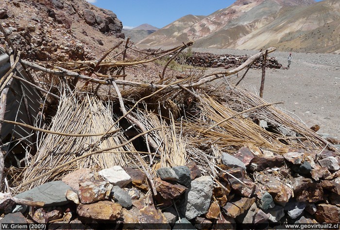 Ruinas en la Quebrada Romero empalme a Carrizo - Atacama, Chile