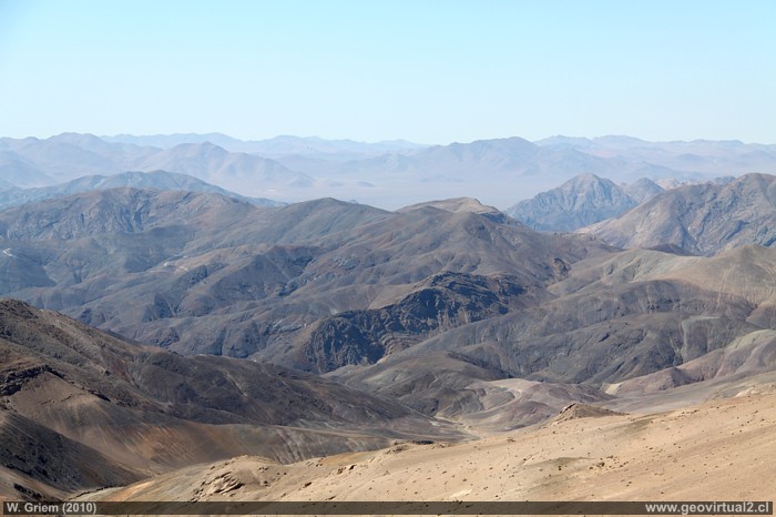 Vista hacia al norte desde la Sierra Alcota; Desierto de Atacama, Chile
