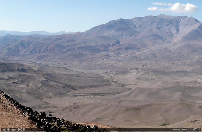 Blick auf den Anselmo Berg, vom Pircas Negras Pass in der Atacama-Wüste, Chile
