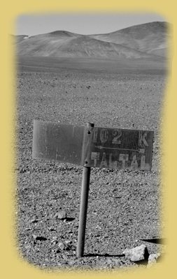 Historischer Wegweiser in der Atacama W�ste - Taltal