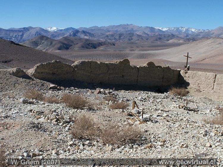 Cementerio de Lomas Bayas en pleno desierto de Atacama