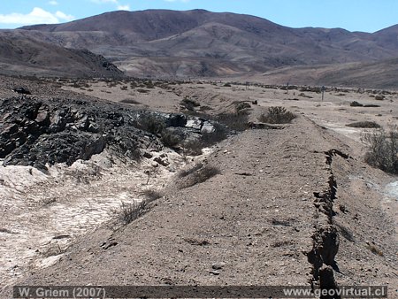 terraplen del FFCC entre Cha�aral y Manto Verde  - Atacama, Chile
