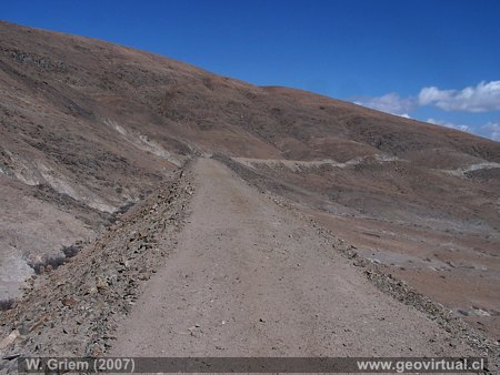 Terrapl�n de un antiguo ferrocarril entre Animas y Manto Verde (Atacama, Chile)