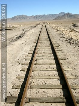 Linea ferrea en el Desierto Atacama - cerca "Carrera Pinto"