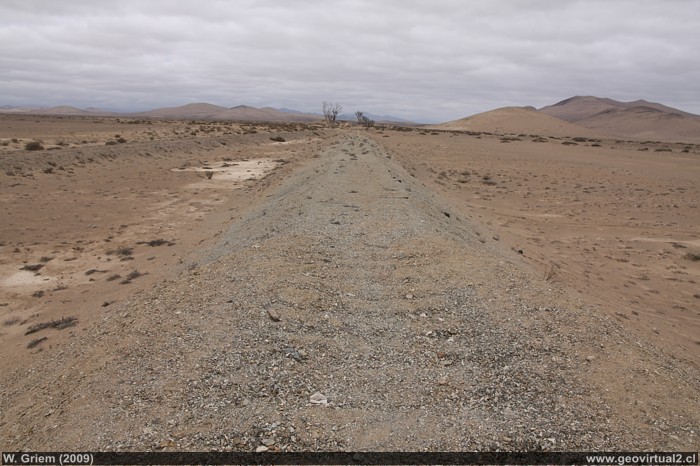 Estacion Castilla, linea longitudinal en el desierto de Atacama, Chile