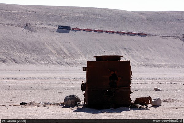 Tren cerca de la estación Joaquin Perez, Region Atacama, Chile