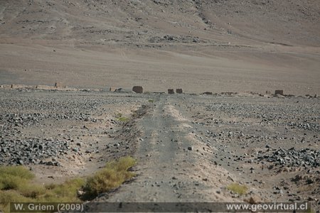 Terrapl�n de la l�nea f�rrea entre la planta de la Ex mina Dulcinea y la fundici�n (Atacama, Chile)