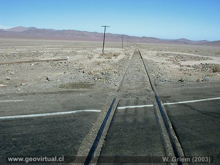 Alte Eisenbahntrasse mitten in der Atacamaw�ste