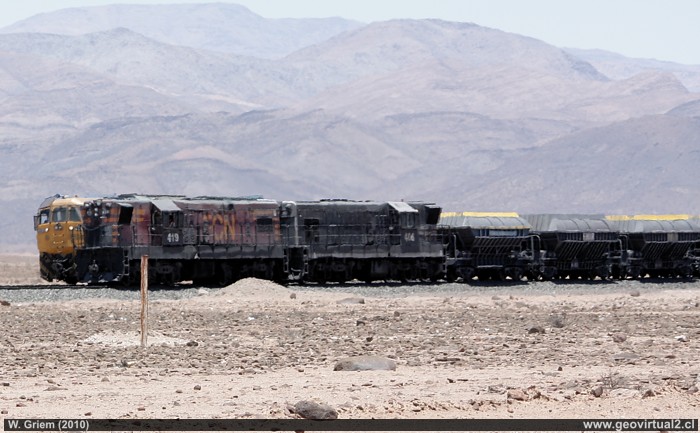 Trenes en la linea longitudinal cerca de Vallenar, Región de Atacama - Chile