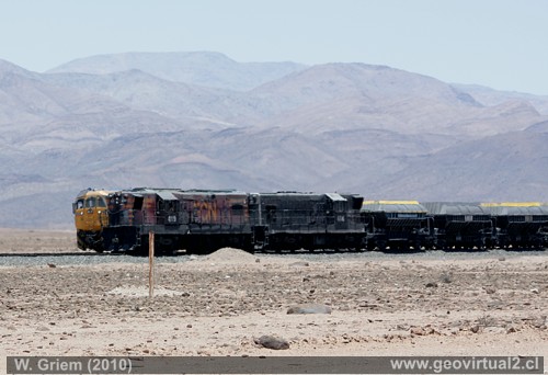 Dos locomotoras en la linea longitudinal - norte de Chile