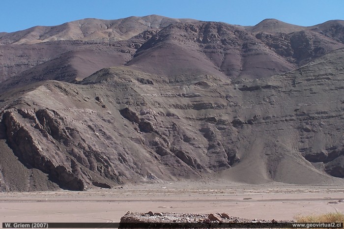 Landschaft bei der Schwerspat Mine in der Atacama Wüste bei Copiapo