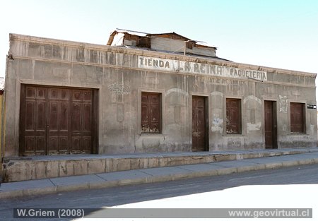 Tienda "La Reina" en Inca de Oro (Regi�n Atacama) 2002