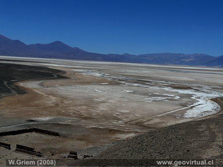 Salar de Pedernales con Mina de B�rax en Atacama - Chile
