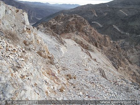 Sendero hist�rico entre las minas San Pedro y Flor de Puquios en el distrito Puquios (Atacama, Chile)
