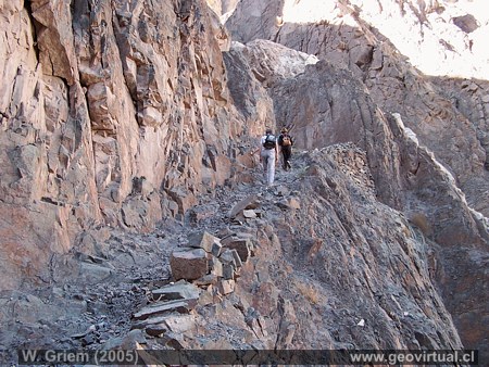 Subida a la mina Sof�a en el sector Puquios (Regi�n Atacama, Chile)