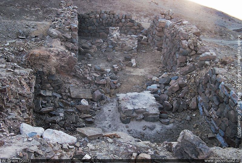 Ruinen der Cobriza - Mine im Tres Puntas Bergbau-Distrikt, Atacama-Wüste, Chile