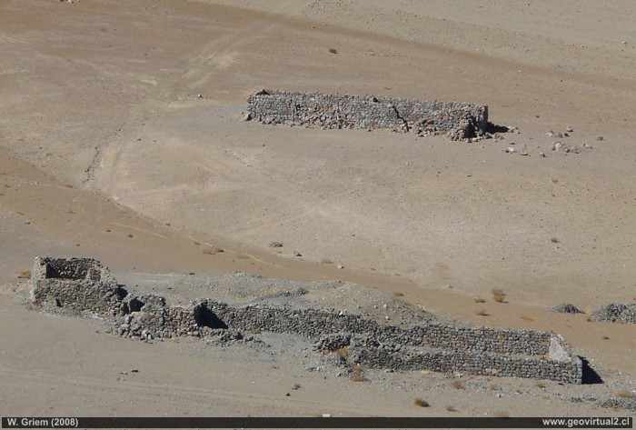 Ruinen im ehemaligen Silber-Distrikt von Tres Puntas in der Atacama - Wüste