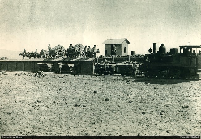 Tren de salitre en el desierto de Atacama, Chile