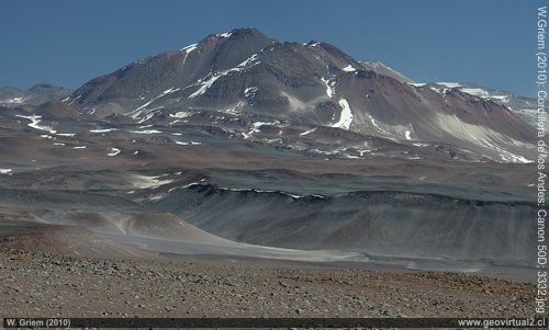Die Andenkette in Atacama - San Francisco Pass 