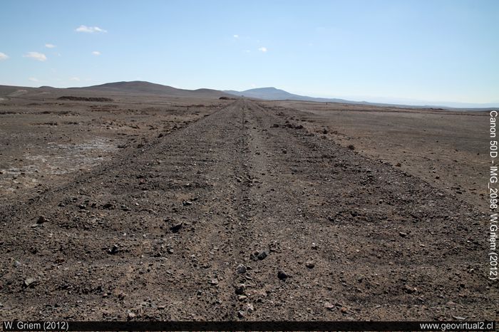 Linea ferrea de la estación Refresco en el Desierto de Atacama, Chile
