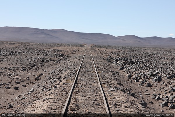 Linea ferrea en el desierto de Atacama, Chile