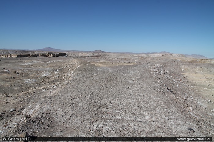 Ferrocarriles en el desierto de Atacama, cerca oficina Flor de Chile