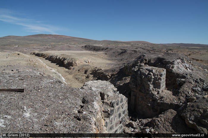 Puente de linea ferrea cerca Flor de Chile, desierto de Atacama