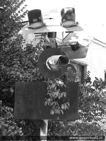 Semaforo del cruce linea ferrea en El Melón