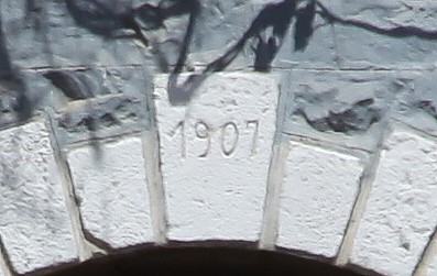 Portal del túnel La Grupa, Chile