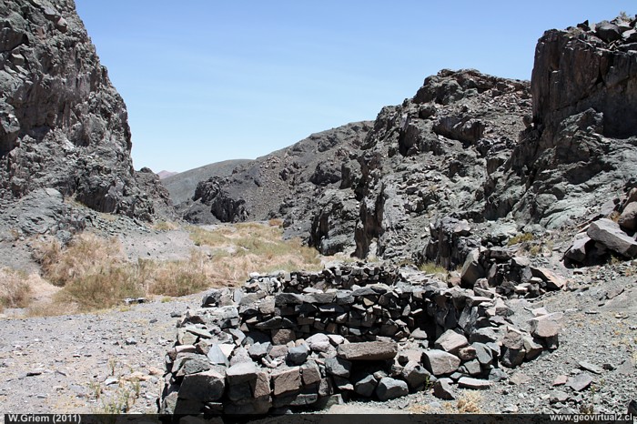 Ruinas en el sector Chinche, cerca Chañaral Alto en Atacama, Chile