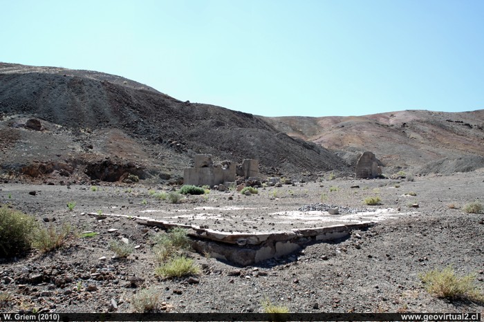 Restos de la Mina Beatriz en el distrito Garín - Región Atacama, Chile