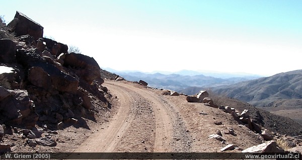 Camino a lla mina El Bronce en Atacama, Chile