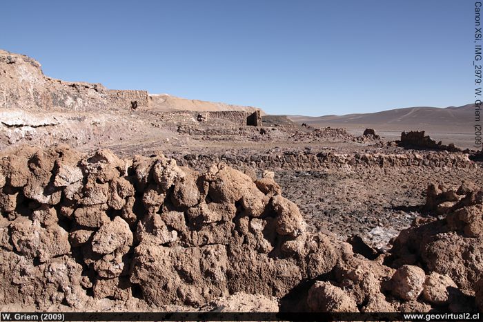 Ruinen in der ehemaligen Salpetermine Catalina Sur - Atacamawüste