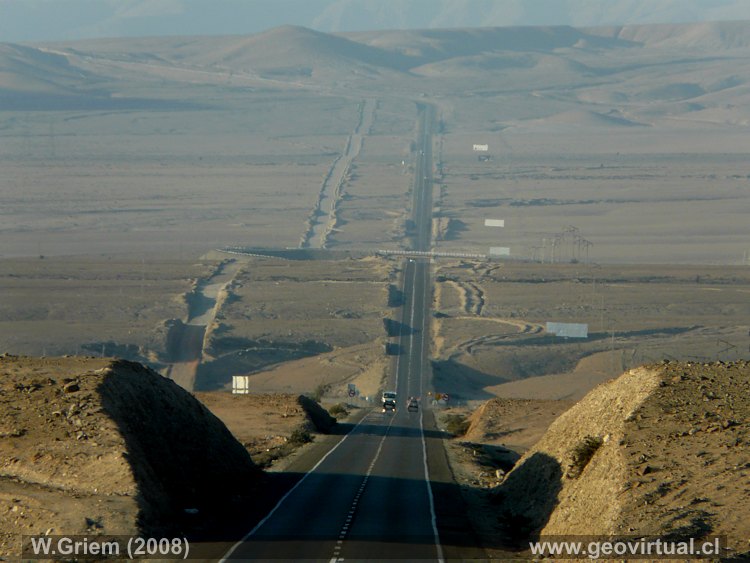 La Carretera carretera Panamericana cerca del empalme a Nantoco, Atacama