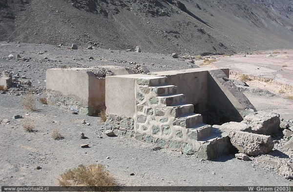 Ruinen der Eisenbahn in der Atacamawüste bei Puquios