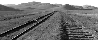 Eisenbahnstrecke in der Atacama-Wüste