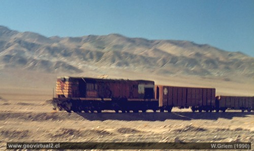 Tren en el trayecto entre Carrera Pinto y Inca de Oro, Atacama - Chile en 1990