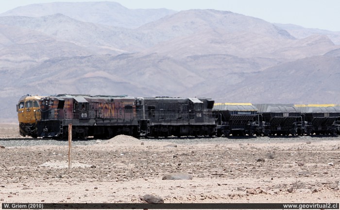Trenes en la linea longitudinal cerca de Vallenar, Región de Atacama - Chile