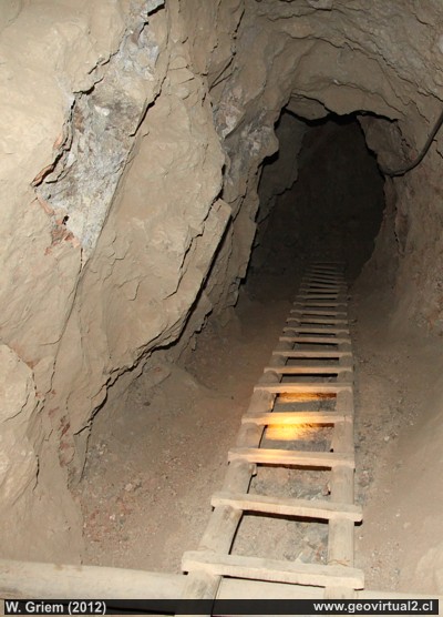 Bajando a la mina Rajo de Oro en Cachiyuyo de Llampos