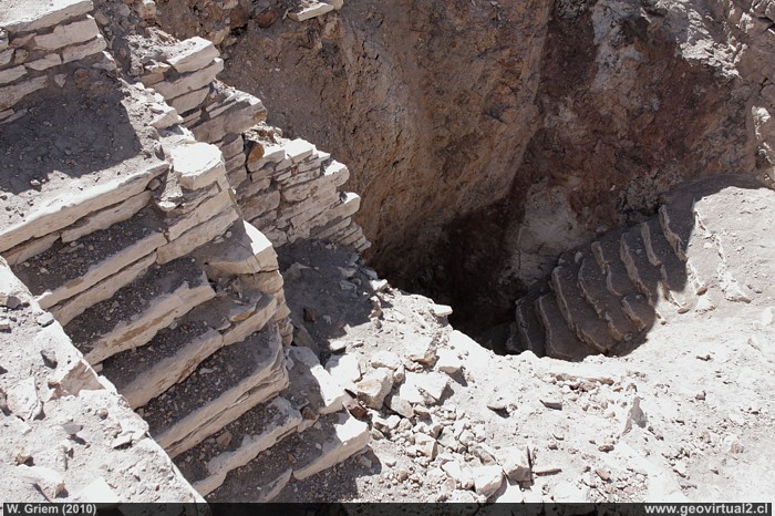 Entrada a una mina en Lomas Bayas, Región de Atacama - Chile