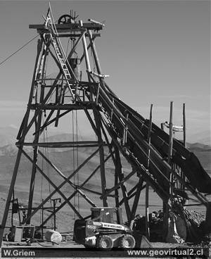 Förderturm der Rhodesia Mine in der Atacama Wüste
