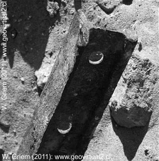 Restos de rieles de la línea férrea a las minas de Algarrobo