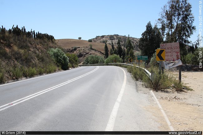 Carretera en Las Cardas entre Ovalle y La Serena, Chile 
